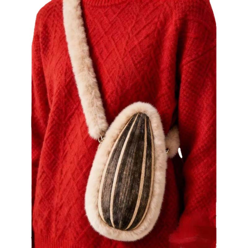 Fleece crossbody torba, oblik školjke, zatvarač, džep za telefon, jedan remen