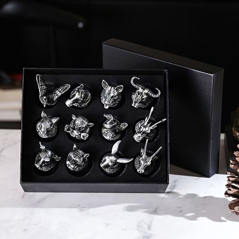 Zodijak tematski set za vino, čašica za gutljaj i dispenser pića, izrađen od cinkove legure, Novi kineski stil, mogućnost tiskanja logotipa, 1 set