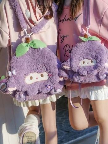 Японски стил плюшена раничка с агънце и панделка, овална форма, закрита клапа, подплата нейлон