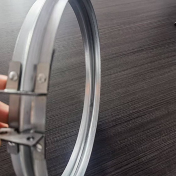 Krúžkový upínač rúrok – V tvár, pre okrúhle rúry, rýchla inštalácia