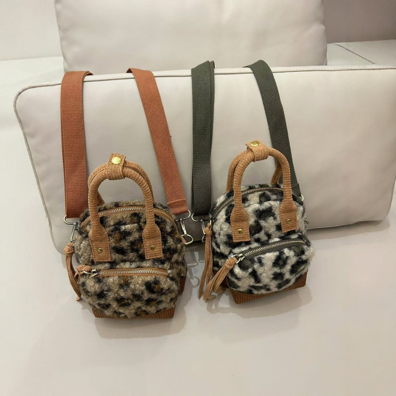 Кросбоди чанта от вълнен плат, вертикална квадратна форма, цип за закопчаване, полиестрова подплата, джоб за мобилен телефон