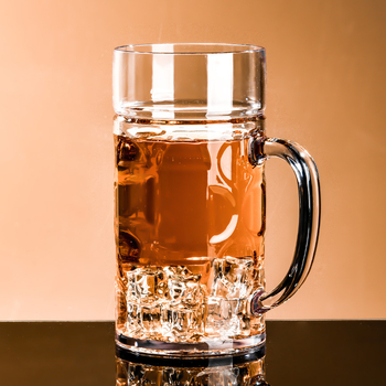 Plastična čaša za pivo, modern minimalistički dizajn s drškom, ispis logotipa, prilagodljivo