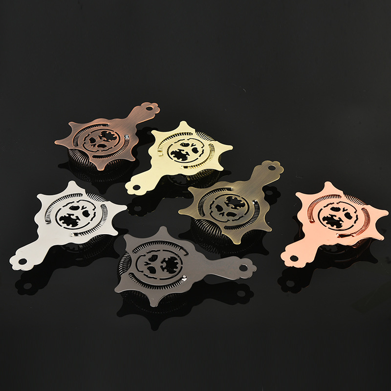 Κοκτέιλ shaker με θέμα κρανίο και φίλτρο για πάγο (ανοξείδωτος χάλυβας; μοντέρνο μινιμαλιστικό σχέδιο; λανσαρίστηκε το 2011; βάρος 90 g)