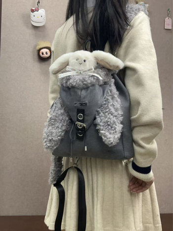 Рюкзак с пухкави зайчеши уши, голям капацитет, дивинг плат, есен 2025, затваряне с връзки