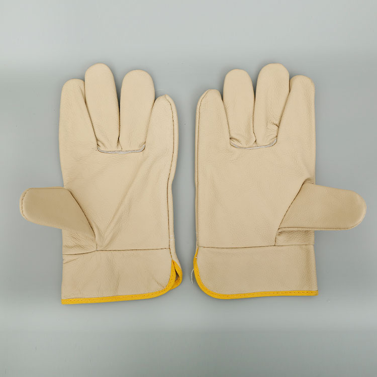 Zváračské rukavice Iron Man, hovädzia koža, pre továreň, zváranie (Materiál: hovädzia koža; Značka: Iron Man; Rozsah použitia: továreň; Funkcia: zváračské rukavice)