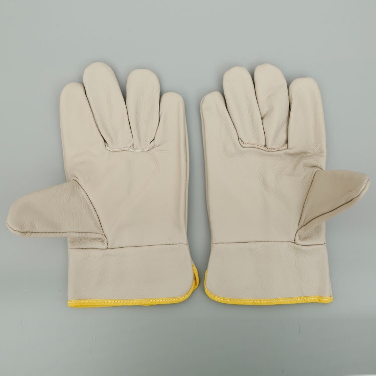 Zváračské rukavice Iron Man, hovädzia koža, pre továreň, zváranie (Materiál: hovädzia koža; Značka: Iron Man; Rozsah použitia: továreň; Funkcia: zváračské rukavice)