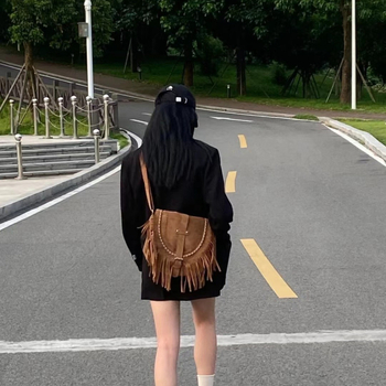 Чанта с ресни от изкуствен велур, кръгла форма, капаково отваряне, джоб с цип