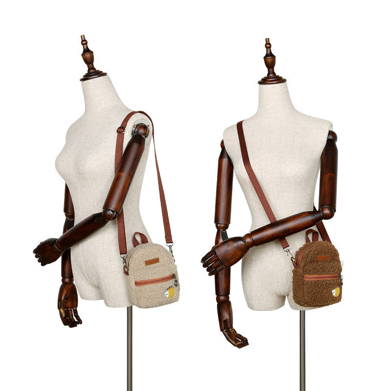 Pliš Crossbody torba, gradski stil, ovalni oblik, zatvaranje na zip, unutarnja džep sa zipom i džep za telefon