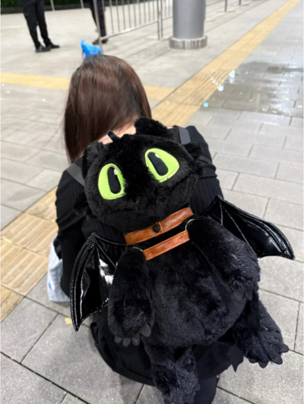 Toothless pliš ruksak - japanski stil crtanog lika, za dnevnu upotrebu (Materijal: pliš; Podstava: poliester; Otvaranje: zip; Vanjski tip torbe: torba s poklopcem; Stil: svježe i slatko)