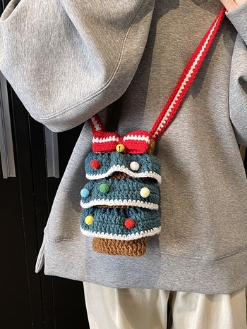 Menderya Crossbody torba od vune, tkana, vertikalno kvadratnog oblika, otvorena
