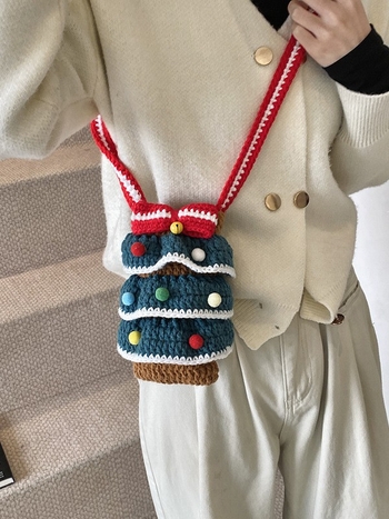 Menderya Crossbody torba od vune, tkana, vertikalno kvadratnog oblika, otvorena