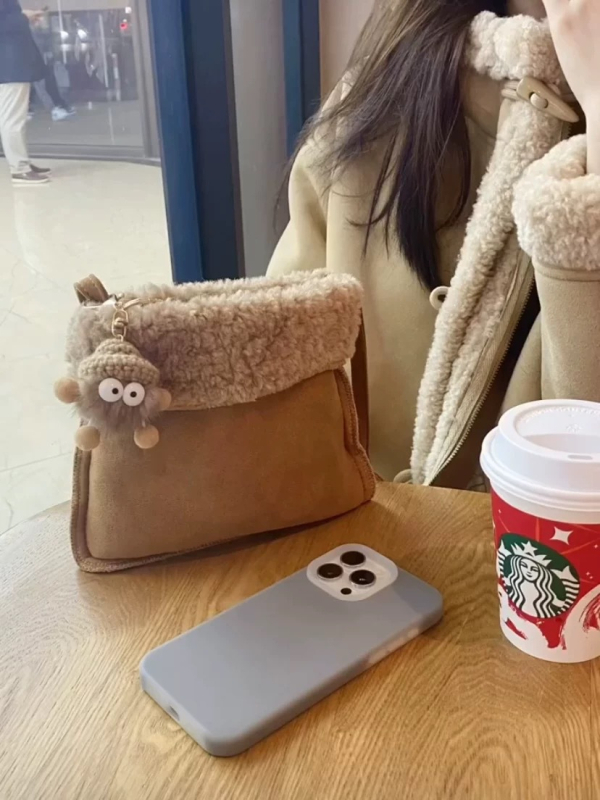 Korejska pliš torba za žene jesen-zima 2025, crossbody, vertikalni kvadratni oblik, džep za telefon i novčanik za kovanice