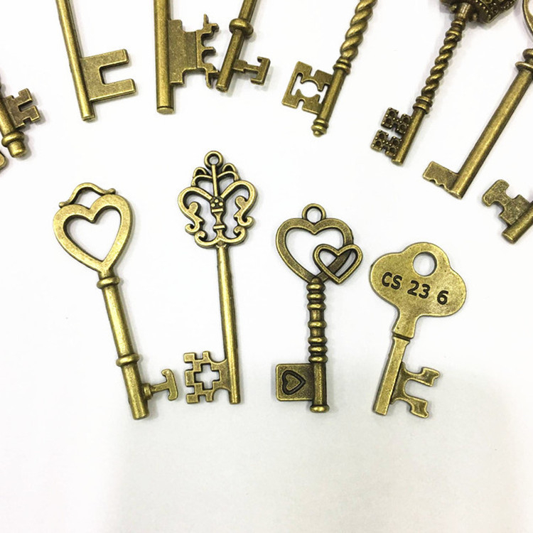 Metalni privjesak, elektroplatirano završetak, serija Key, retro stil Literatura i umjetnost