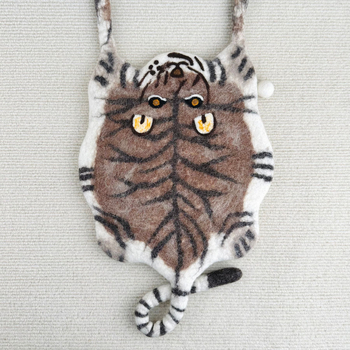 Ručno izrađena torba od vune filca s tigrovim motivom, crossbody, casual stil, zatvarač, proljeće 2024