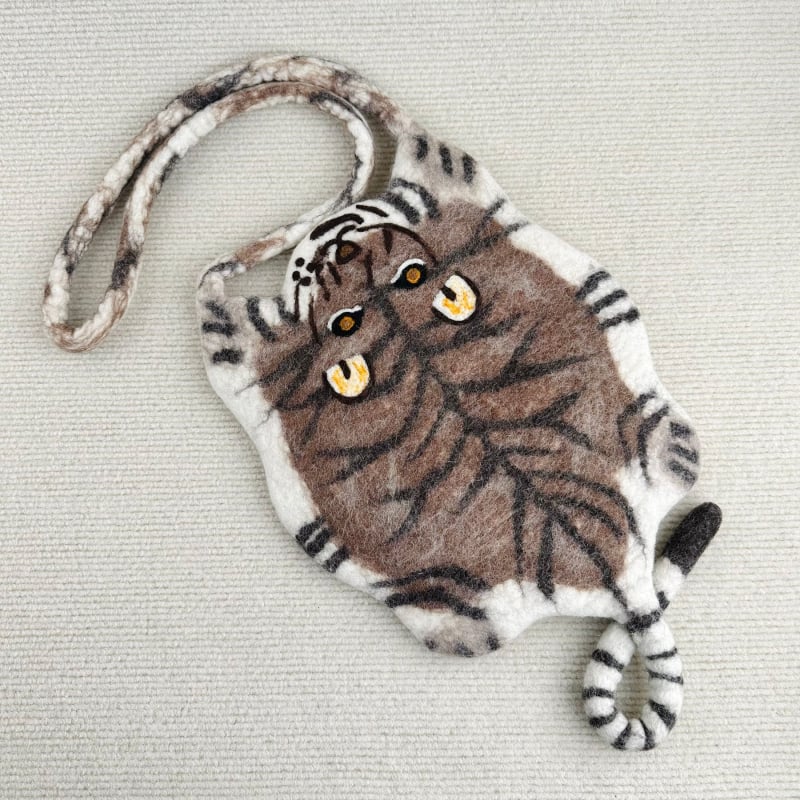 Ručno izrađena torba od vune filca s tigrovim motivom, crossbody, casual stil, zatvarač, proljeće 2024
