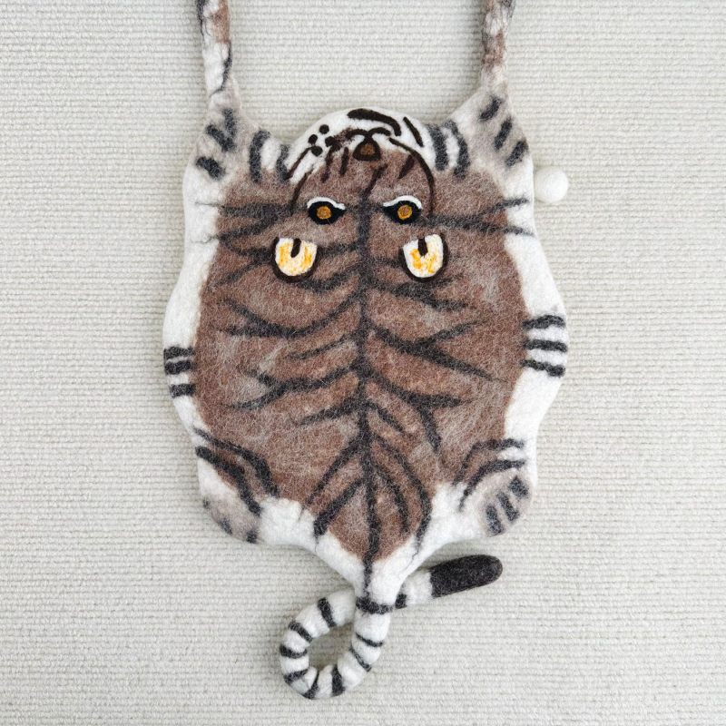 Ručno izrađena torba od vune filca s tigrovim motivom, crossbody, casual stil, zatvarač, proljeće 2024