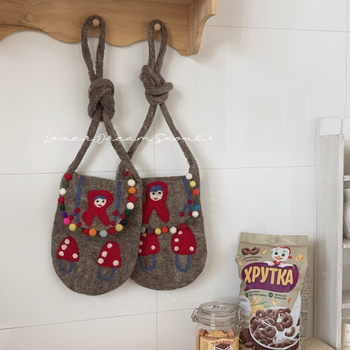 Lover Dream crossbody torba od vunenog filca za žene — vertikalni kvadratni oblik, podstava od poliestera, otvor s poklopcem, unutarnje višestruke džepove, jedan naramenicu, jesen 2025