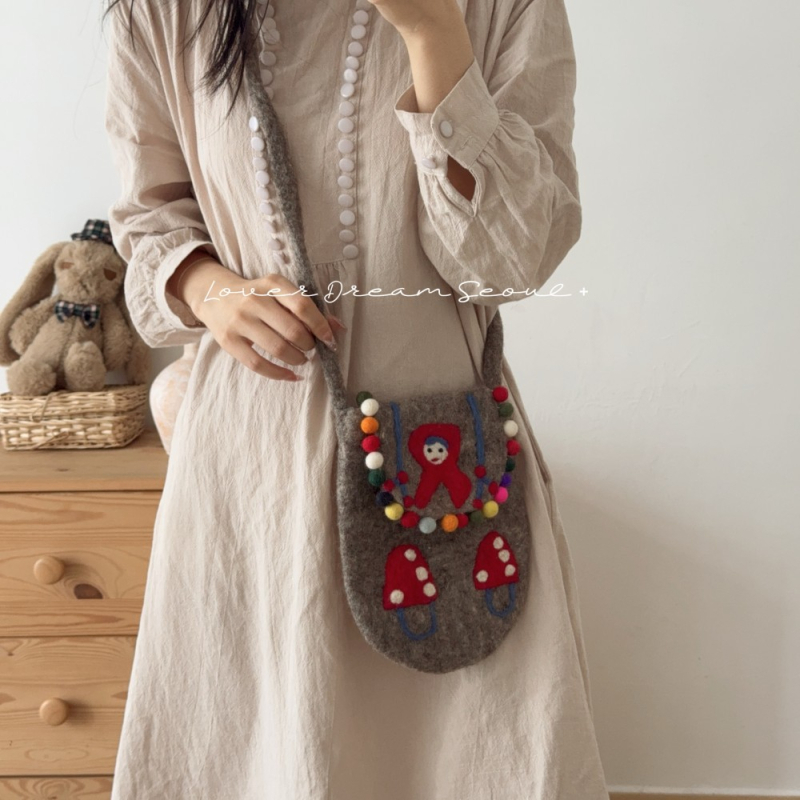 Lover Dream crossbody torba od vunenog filca za žene — vertikalni kvadratni oblik, podstava od poliestera, otvor s poklopcem, unutarnje višestruke džepove, jedan naramenicu, jesen 2025