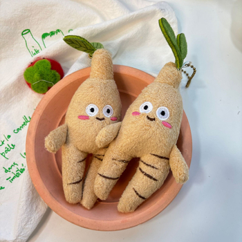 Ginseng pliš igračka s privjeskom za torbicu – kratki pliš, PP pamuk punjenje, za uzrast 7–14 godina