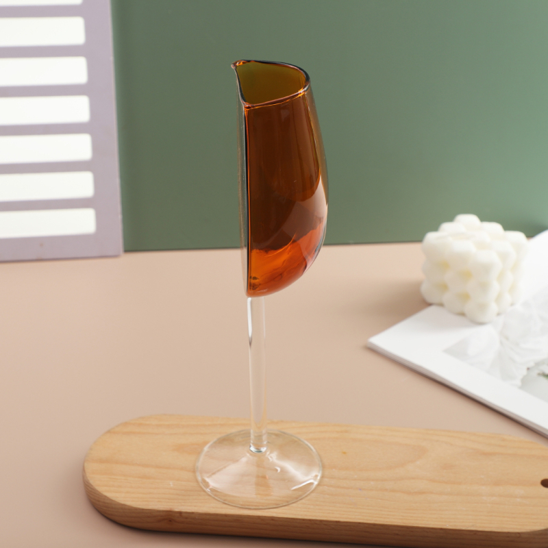 Crvena čaša za vino s dizajnom pola čaše, kristal, moderan minimalistički stil, prilagodljiv logotip, težina 115 g