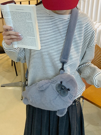 Torba za ramena od vunenog pletenog materijala sa sladnim crtić motivom, japansko-korejski stil, jednosmjerni remen, zima 2025 izlazi, zatvarač