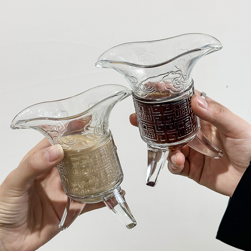 Čaša za vino s tri noge, inspirirana Qin Shihuangom (Materijal: staklo; Kategorija: čaša za vino; Stil: lagani luksuz retro; Pakiranje: poklon kutija; Ispis logotipa: dostupan)