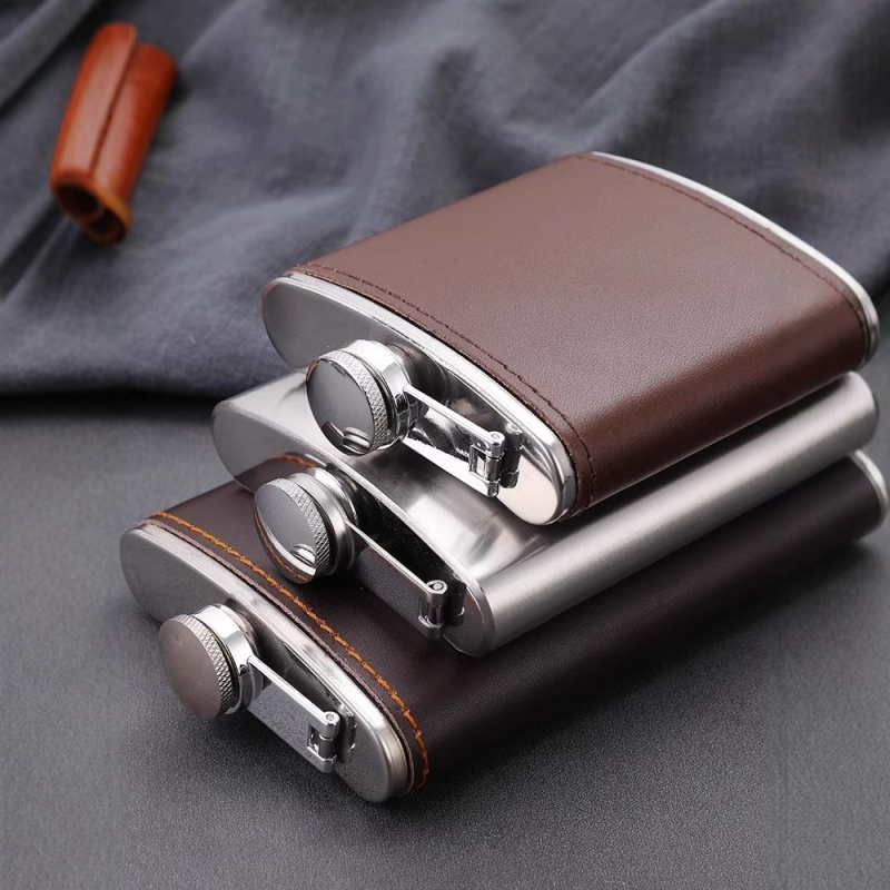 304 rozsdamentes acélból készült lapos borosüveg készlet, kültéri hordozható, modern minimalist stílus, 2025-ben debütált