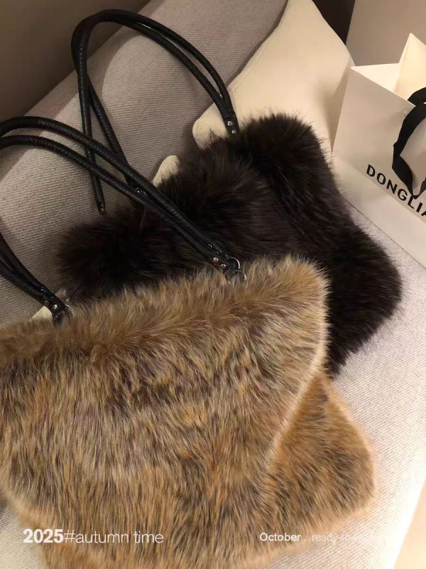 Futrzasta ženska crossbody torbica, mala kvadratna torbica, jesen-zima 2025