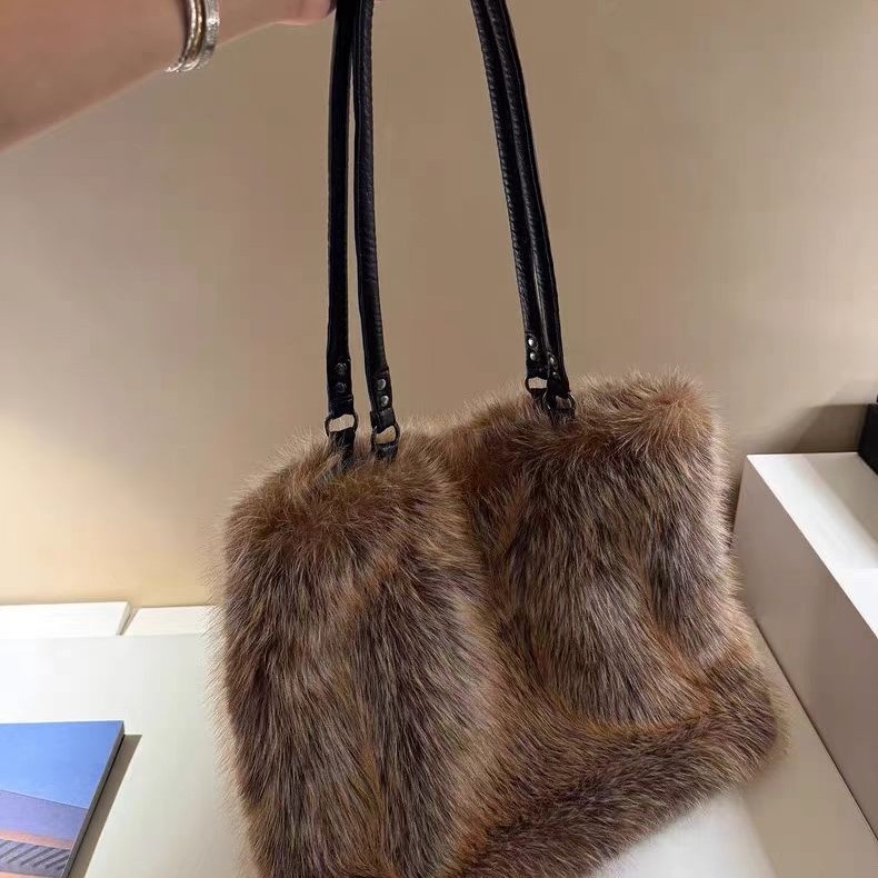 Futrzasta ženska crossbody torbica, mala kvadratna torbica, jesen-zima 2025