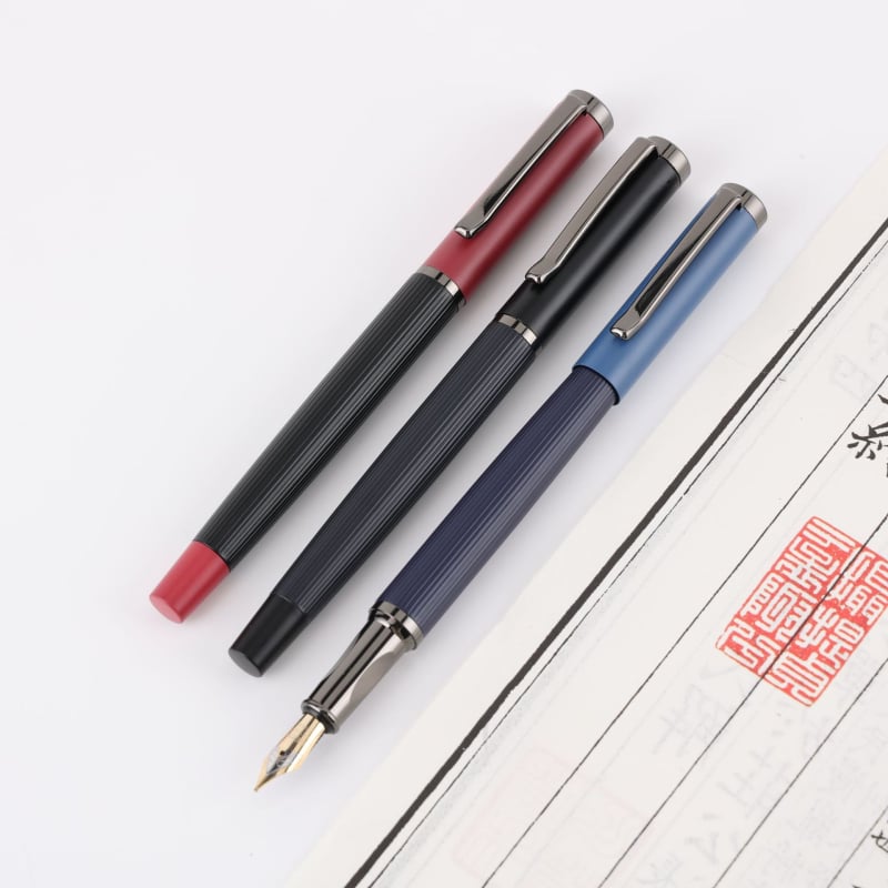 Hongpeng fountain pen za učenike osnovnih škola — metalno kućište, sustav tintne (kartuša), lasersko graviranje logotipa, mogućnost prilagodbe