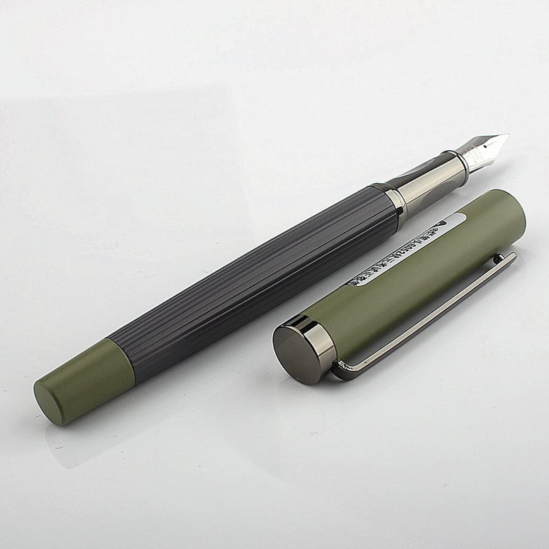 Hongpeng fountain pen za učenike osnovnih škola — metalno kućište, sustav tintne (kartuša), lasersko graviranje logotipa, mogućnost prilagodbe