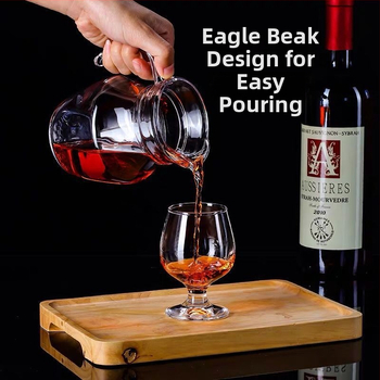 Dekanter na víno so zosilneným telom, moderný minimalistický štýl; objem 1–100 ml; uvedený na trh v roku 2023; sada.