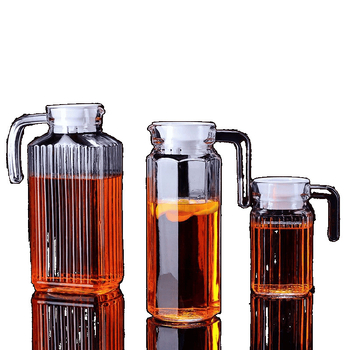 Bor decantáló vastított testtel, modern minimalist stílusban; kapacitás 1–100 ml; 2023-ban debütált; készlet.