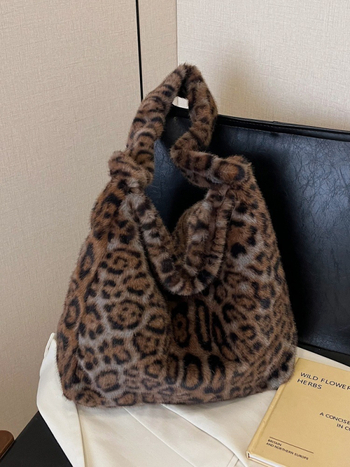 Torba za rameno s leopardovim uzorkom – gradski jednostavan stil, pliš materijal, horizontalni kvadratni oblik, magnetska kopča, pretinac sa zipom i pretinac za mobitel.