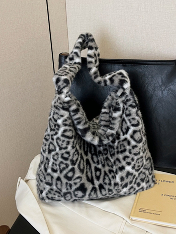 Torba za rameno s leopardovim uzorkom – gradski jednostavan stil, pliš materijal, horizontalni kvadratni oblik, magnetska kopča, pretinac sa zipom i pretinac za mobitel.