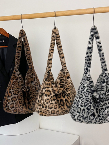 Torba za rameno s leopardovim uzorkom – gradski jednostavan stil, pliš materijal, horizontalni kvadratni oblik, magnetska kopča, pretinac sa zipom i pretinac za mobitel.