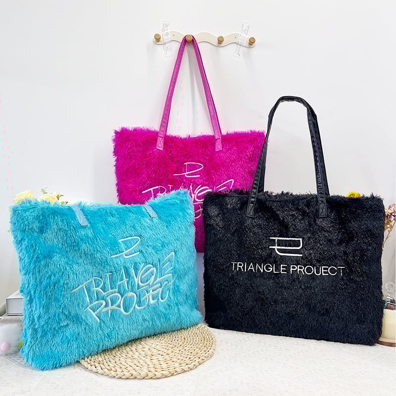 Utcai divat Tote táska imitációs nyúlszőrrel, cipzáras nyitás, nylon belső, vízszintes négyzet alakú forma, telefonhoz tartozó zseb, dupla fogantyú