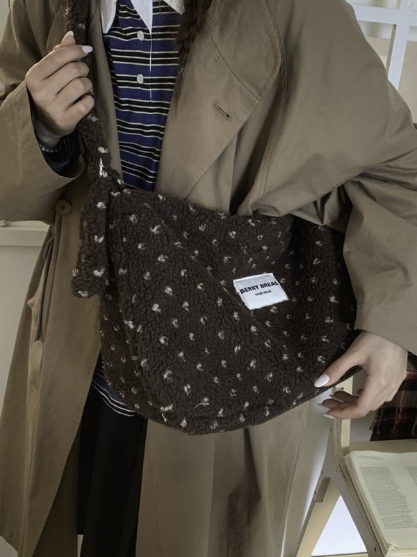 Pluš torba preko ramena, casual stil, oblik košare, zatvaranje zipom