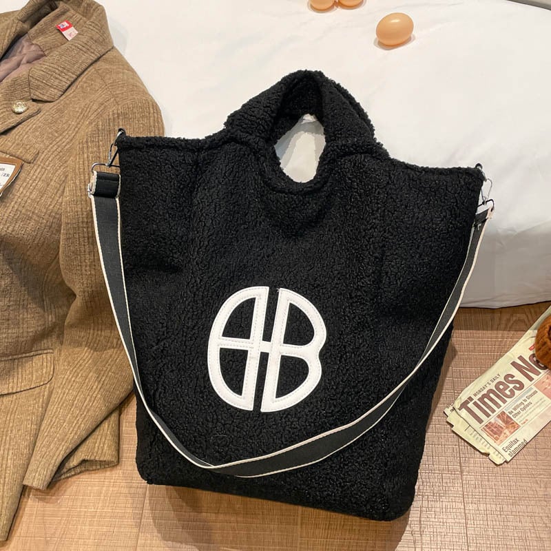 Semišna tote torba, street style, horizontalno pravokutnog oblika, magnetska kopča