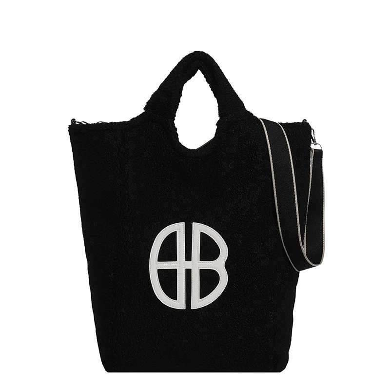 Semišna tote torba, street style, horizontalno pravokutnog oblika, magnetska kopča