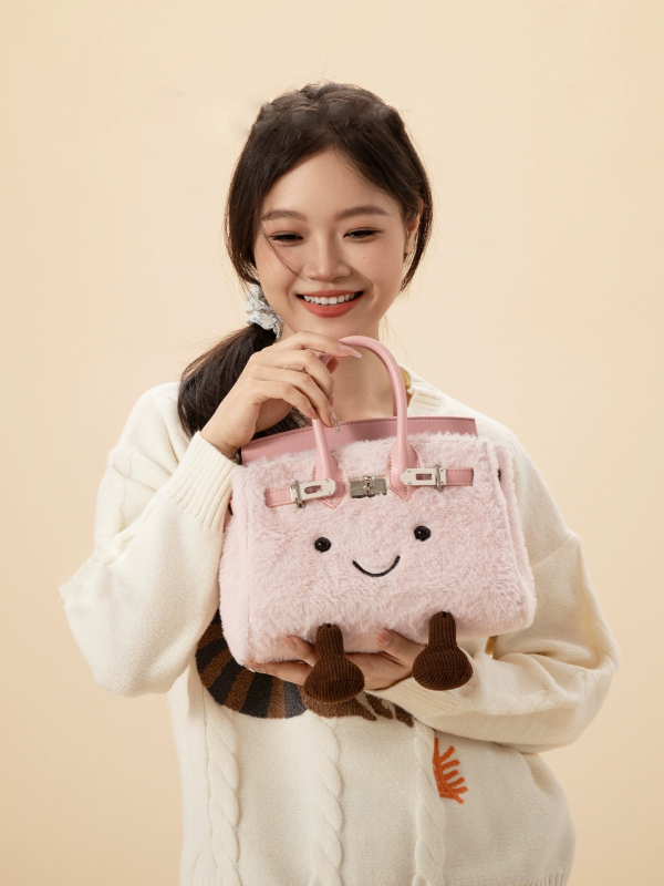 Kebidou Τσάντα Kelly crossbody από τεχνητό μαλλί, 2025 φθινόπωρο–χειμώνας, κλείσιμο με αγκράφα, εσωτερικά: θήκη με φερμουάρ και θήκη εγγράφων, μονός ιμάντας