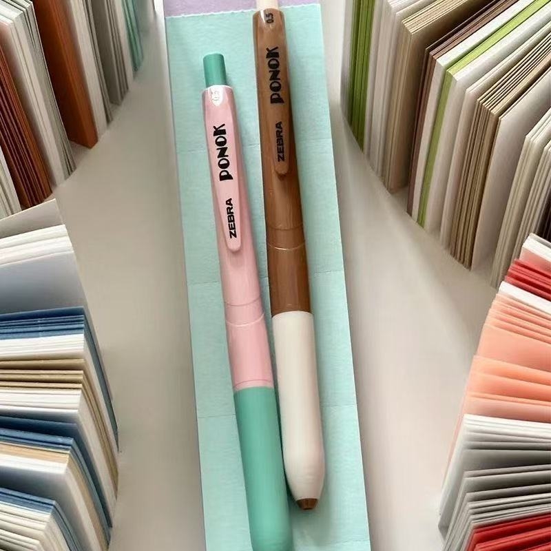 Zebra kemijska olovka ballpoint s polun vrhom, plastično kućište, pritiskom zatvara kapicu, neizbrisivo