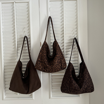 Geantă crossbody din velur pluș cu imprimeu leopard, capacitate mare, formă orizontală pătrată