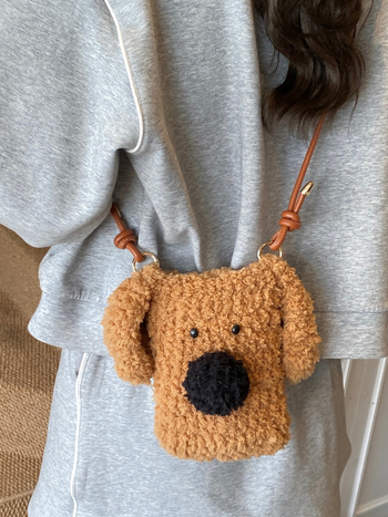 Geantă crossbody din pluș, stil coreean, formă verticală pătrată, închidere cu lacăt, buzunar pentru telefon