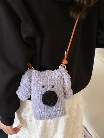 Geantă crossbody din pluș, stil coreean, formă verticală pătrată, închidere cu lacăt, buzunar pentru telefon