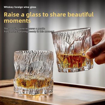 Dva kristalna čaša za whiskey, tekstura glečera, europski stil