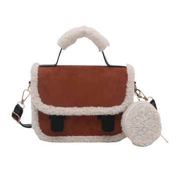 Ženska PU torba, horizontalno kvadratni oblik, jedna naramenica, zatvaranje poklopcem, sintetička podstava, urbani minimalistički stil