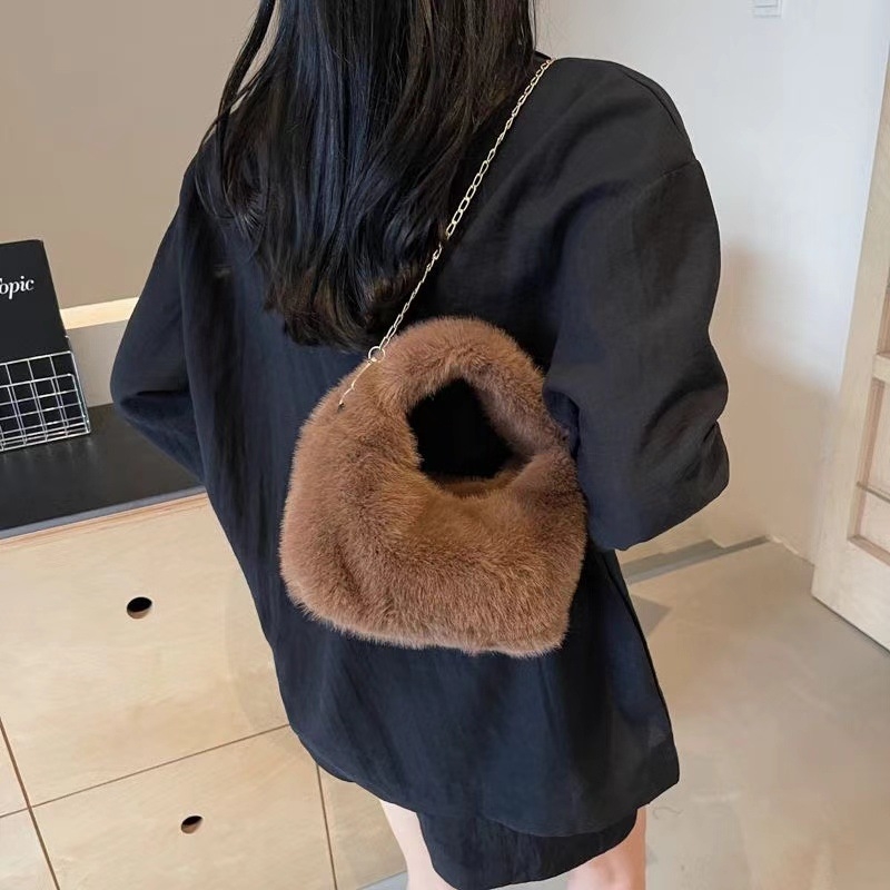 Dumpling alakú plüss válltáska, függőleges négyszögletes sziluett, cipzár, őszi 2024