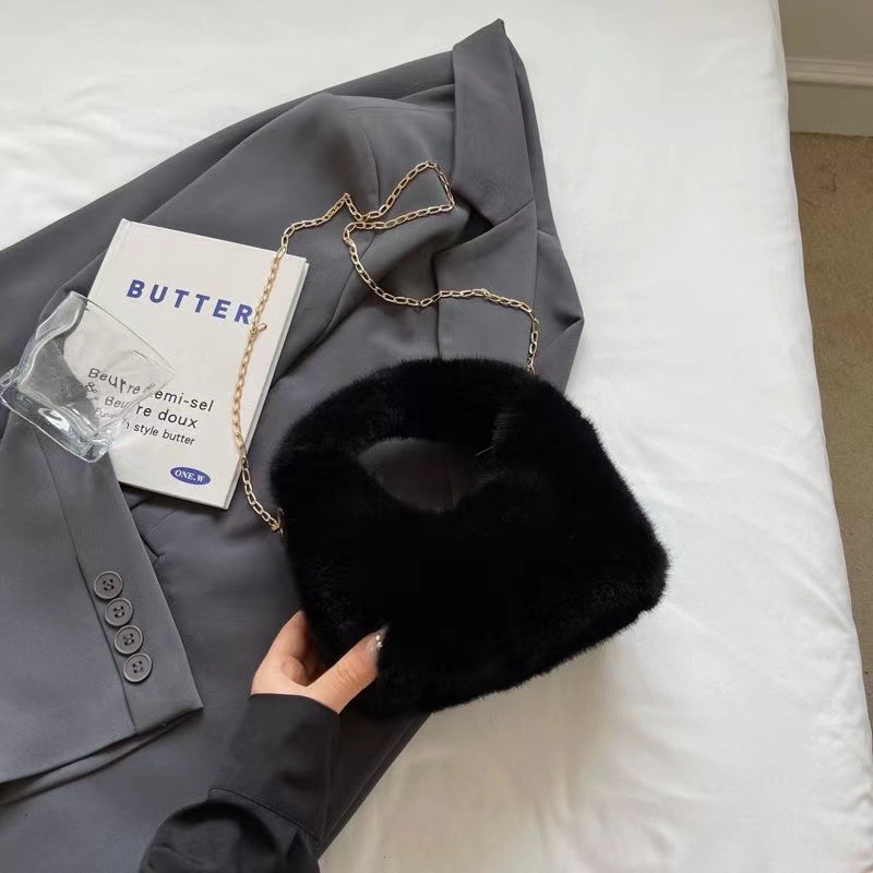 Dumpling alakú plüss válltáska, függőleges négyszögletes sziluett, cipzár, őszi 2024