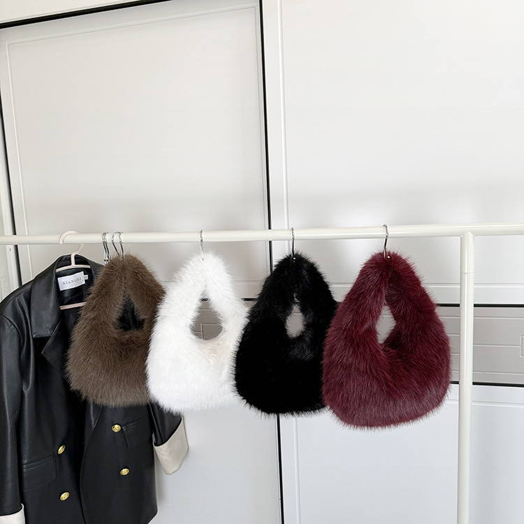 Plüss női válltáska, nagy kapacitású, városi minimalist stílus, vízszintes négyszög alakú forma, cipzáras zárás, belső zsebek telefonra és dokumentumokra, 2025 tél